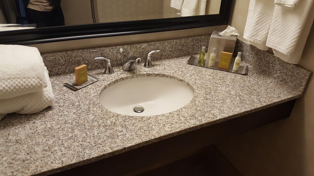 Doubletree By Hilton Pittsburgh Monroeville Convention Center Esterno foto
